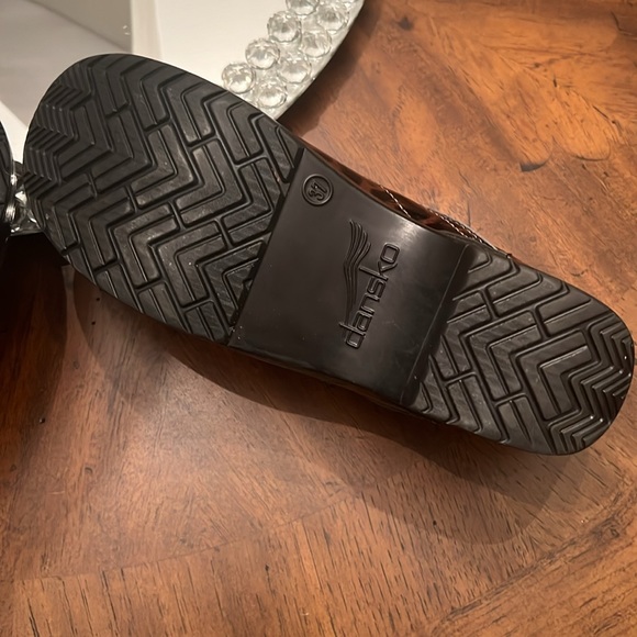 Dansko closed back clogs 37 patent leather - Picture 8 of 8